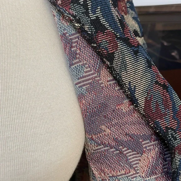 Red and Green Cropped Blazer with‎ Notched Lapels - Picture 3 of 12